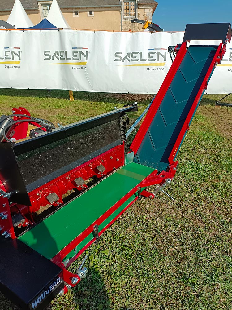 Machine d'entretien d'espace vert de marque Saelen